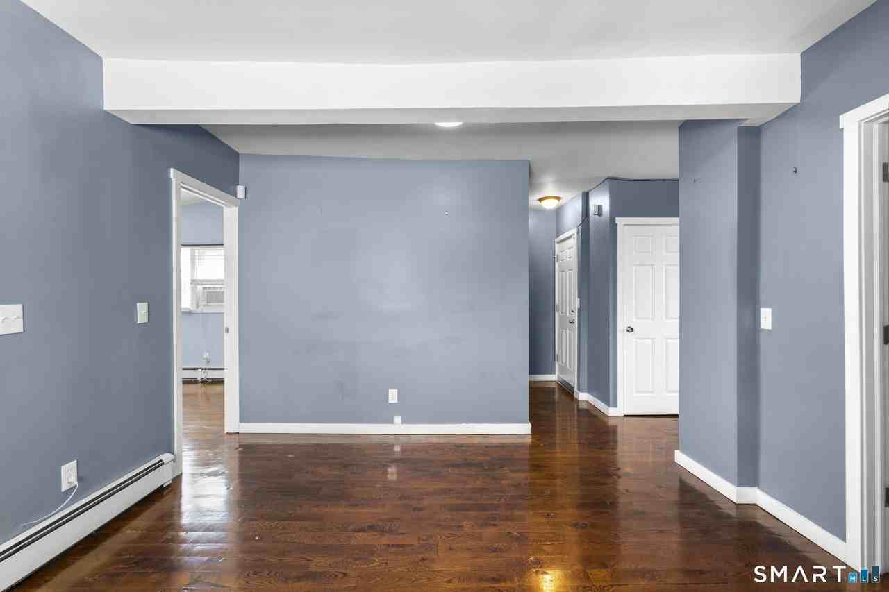 62 Saint Michaels Ave - Photo 5 of 20