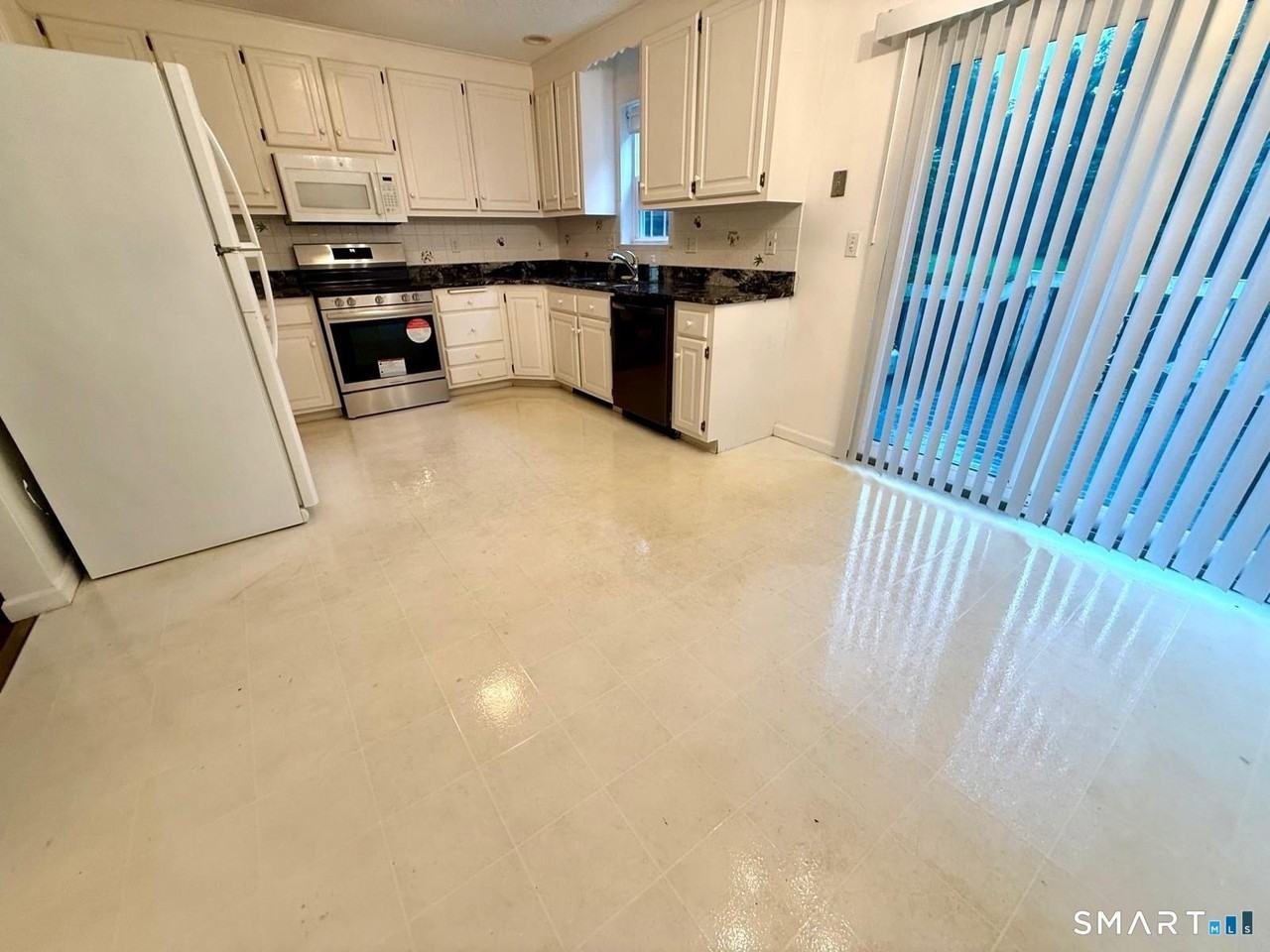 2605 Albany Ave - Photo 6 of 21