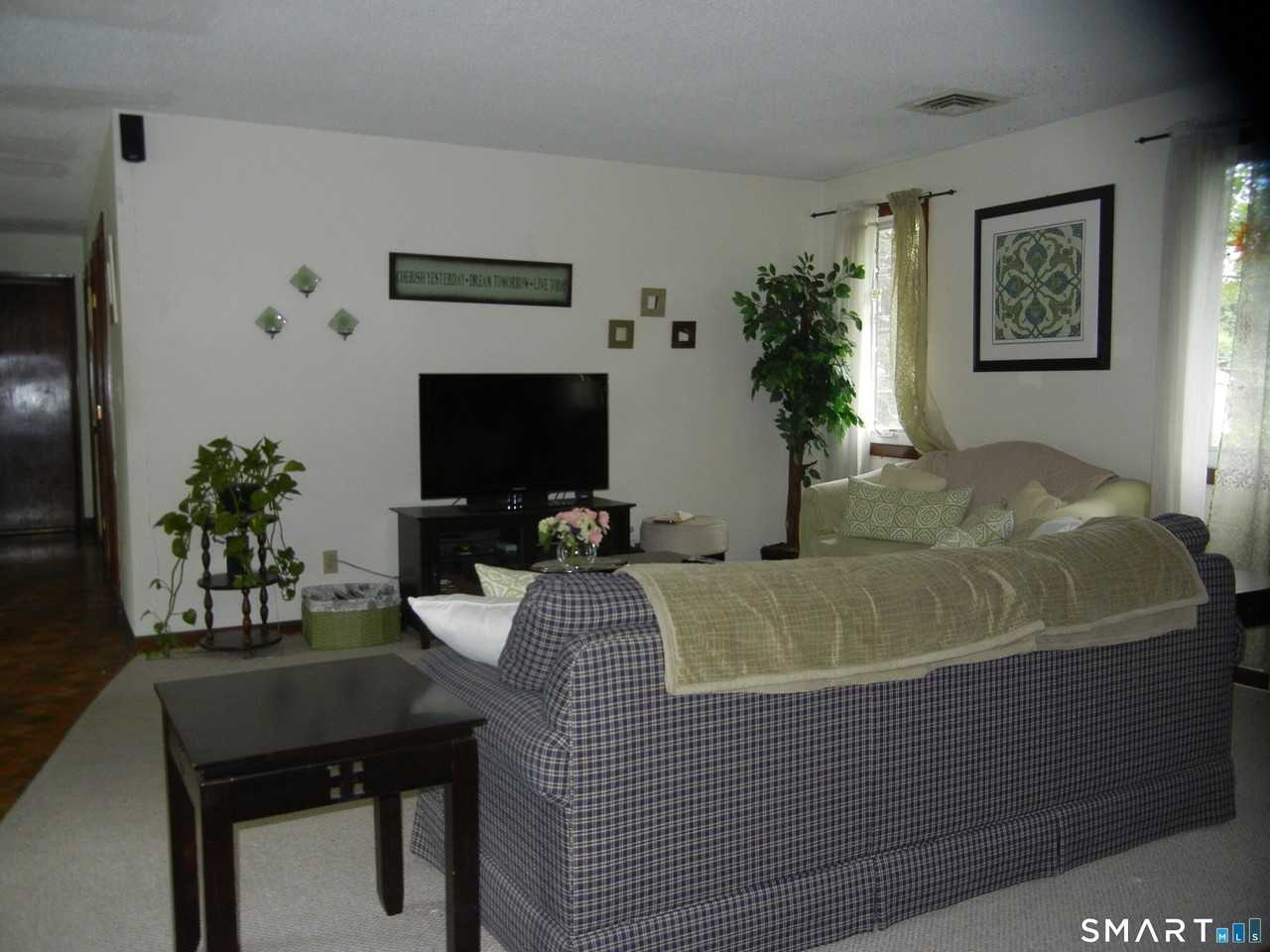 32 Cherry St #B - Photo 5 of 12