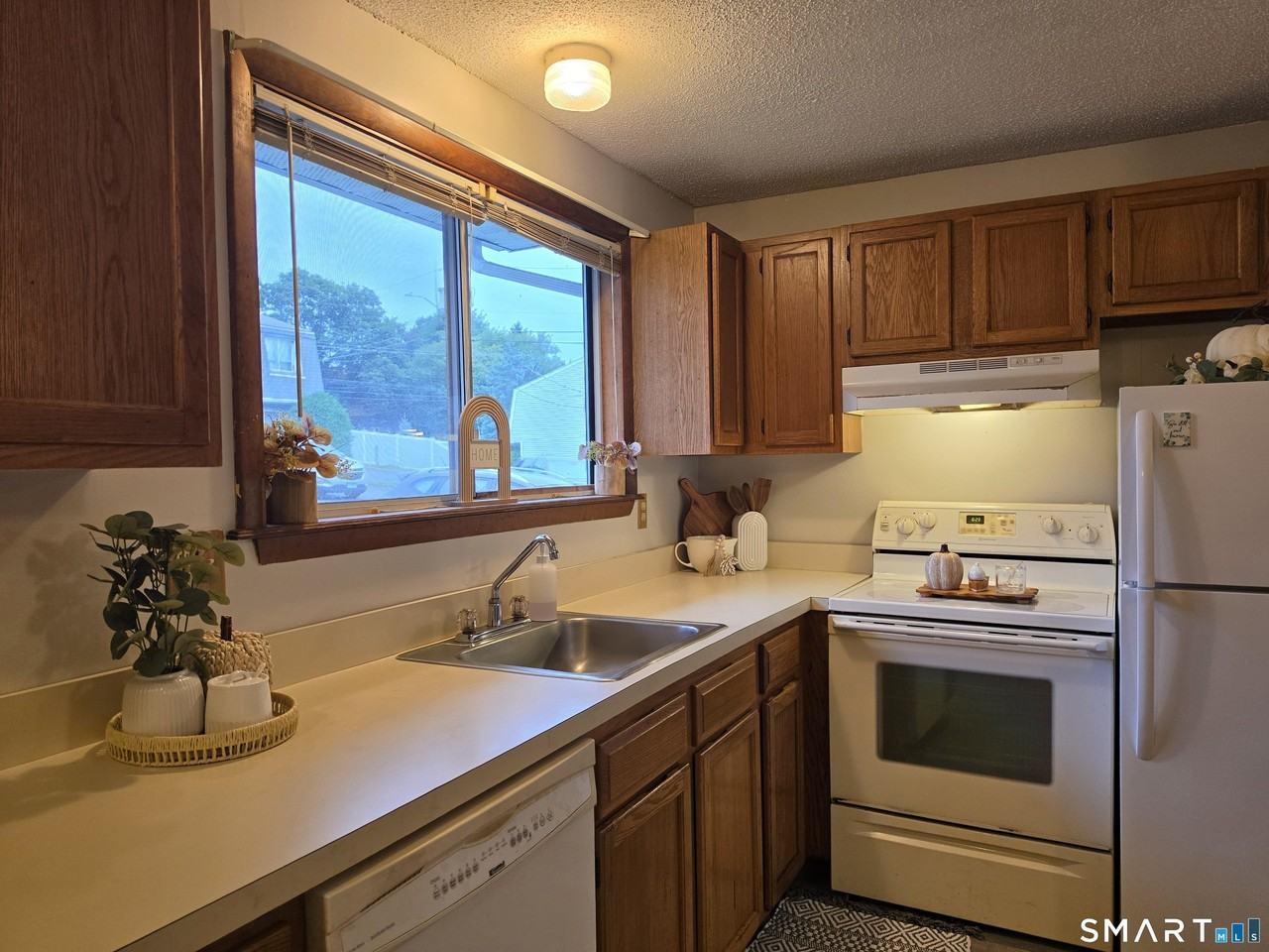 1568 Meriden Rd #4C - Photo 3 of 28
