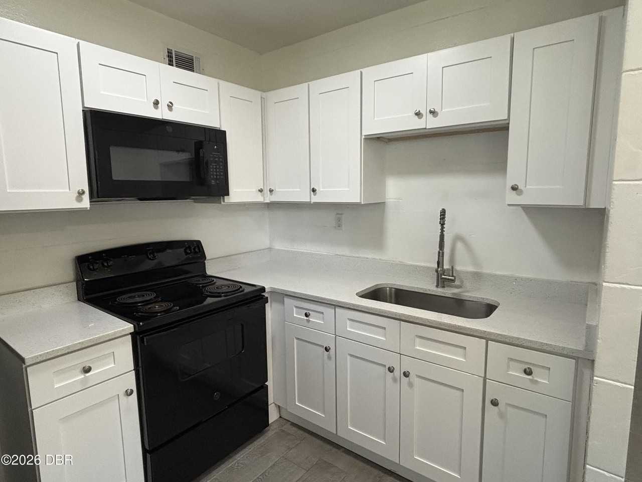87 Ford St - Photo 6 of 15