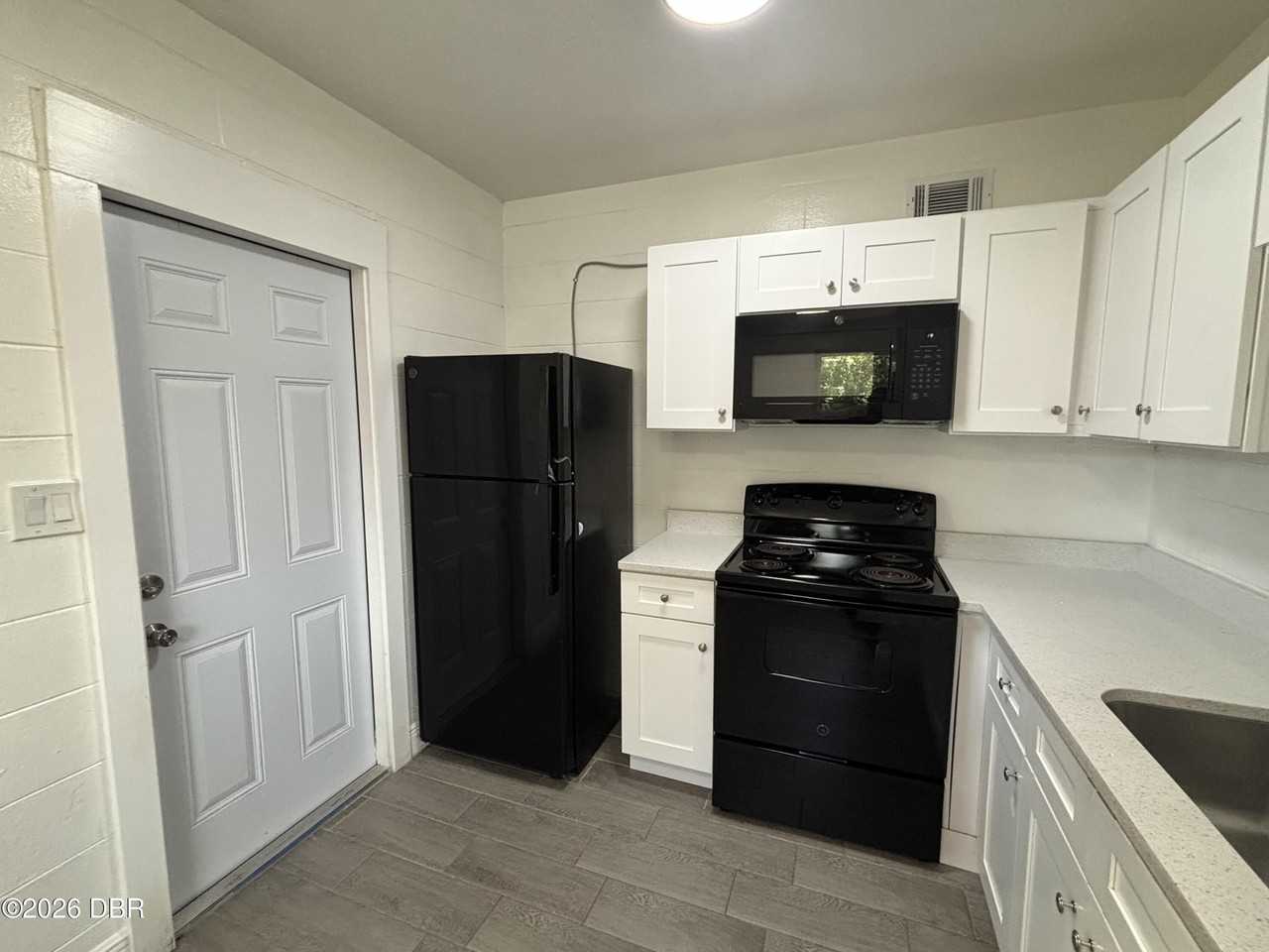87 Ford St - Photo 7 of 15