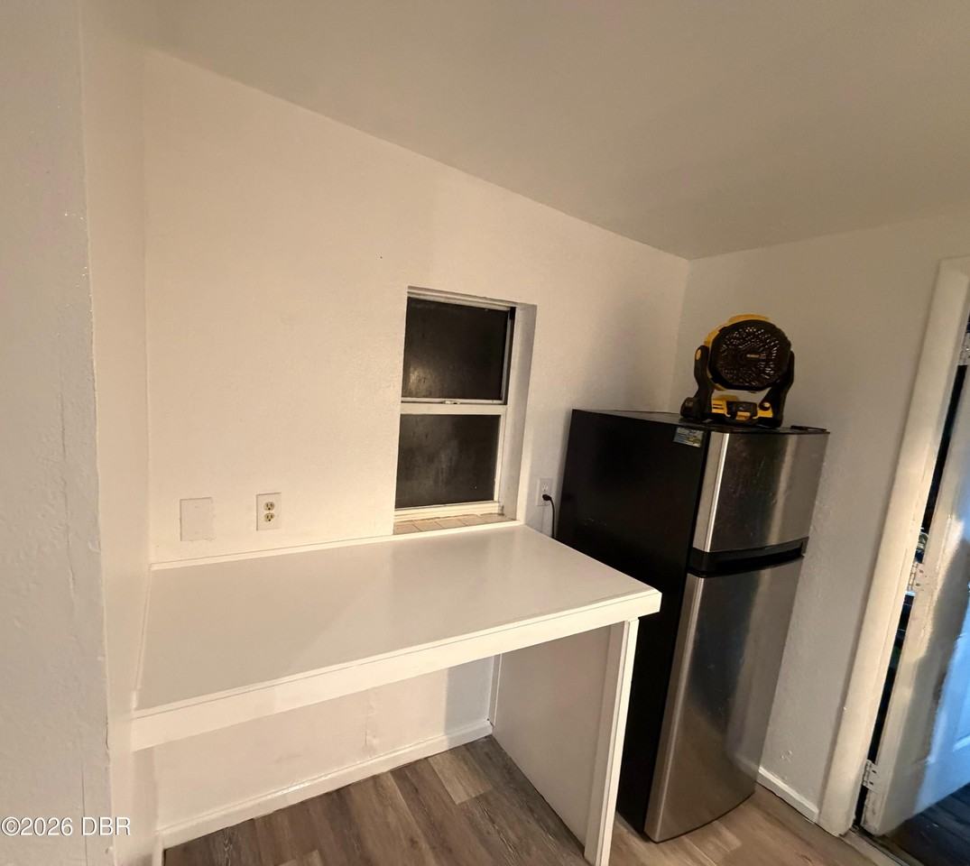 410 W Howry Ave #D - Photo 6 of 7