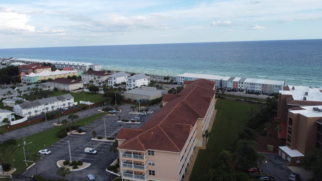 22 Le Soleil Dr - Photo 3 of 50