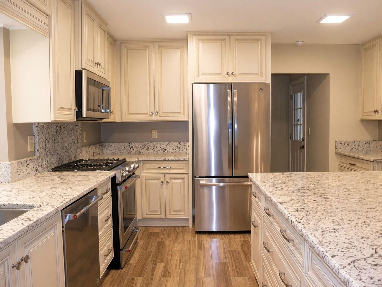 240 Yacht Club Dr Ne - Photo 3 of 50
