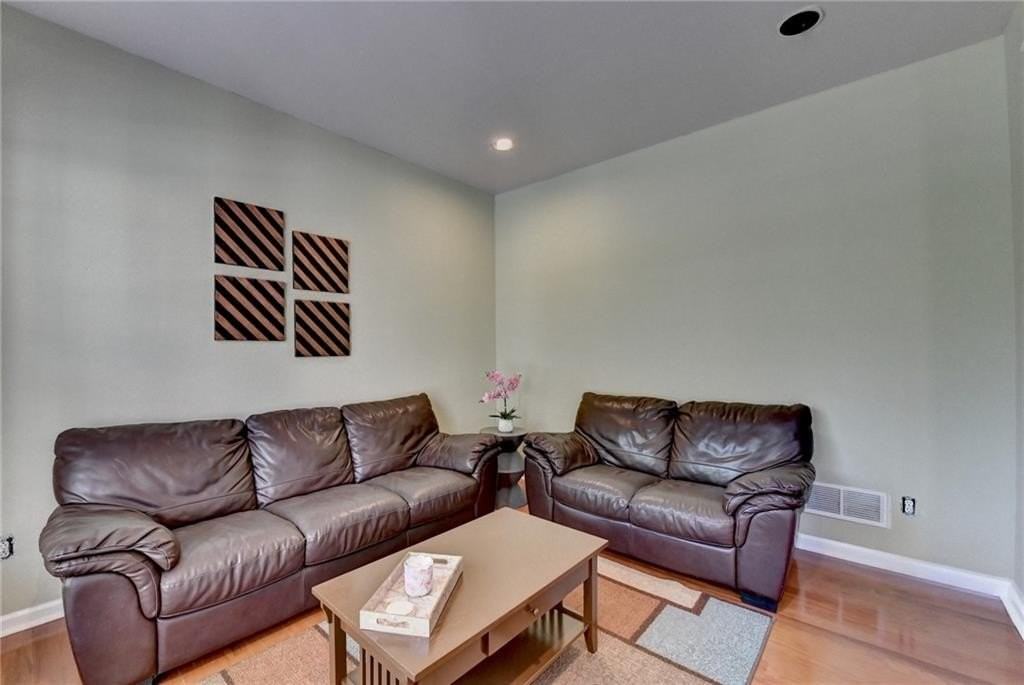 770 Pimlicon Pl - Photo 6 of 37