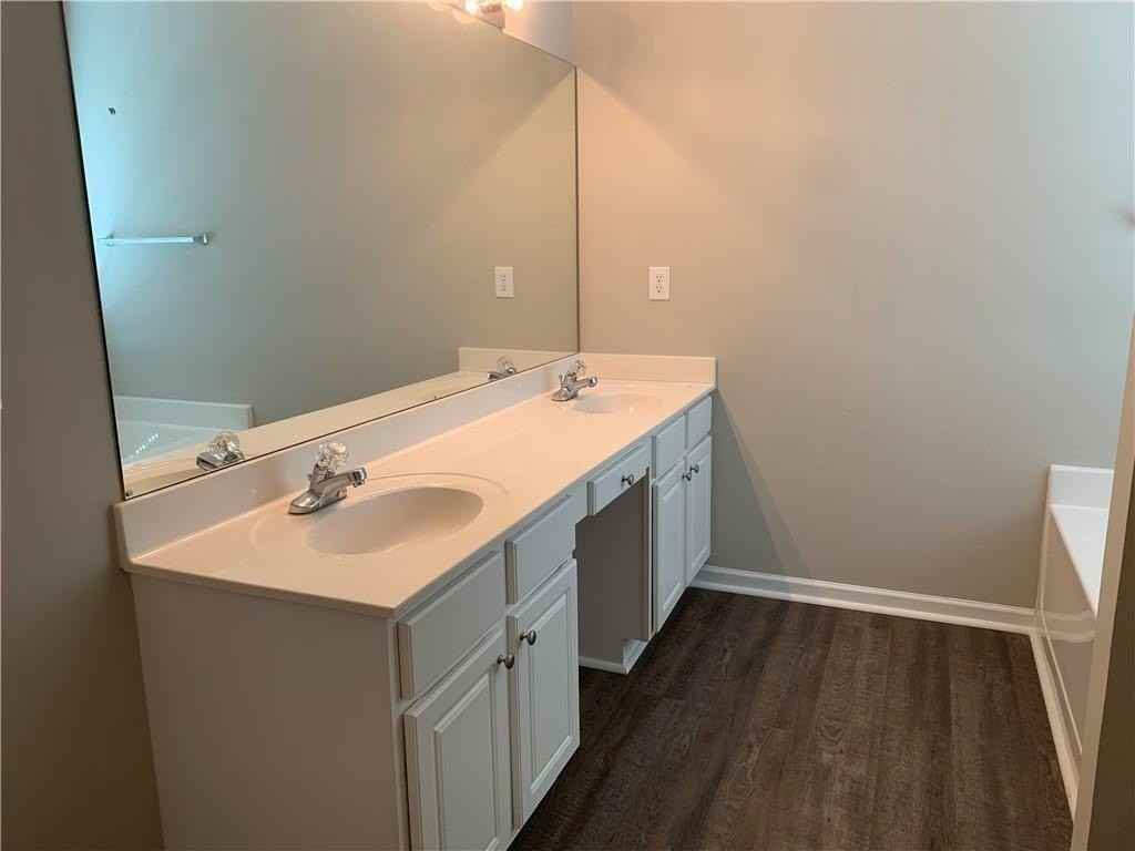 1930 Charleston Oak Cir - Photo 3 of 8