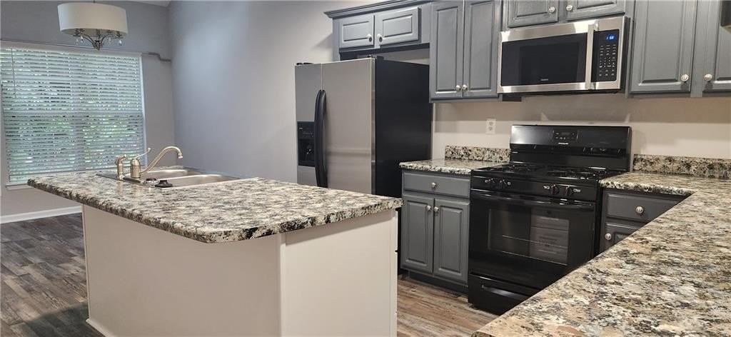 1354 Gates Dr Se - Photo 2 of 5
