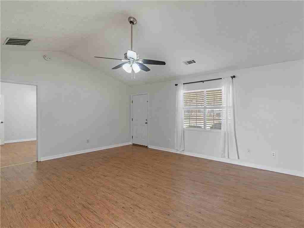 108 Greenleaf Dr - Photo 3 of 30