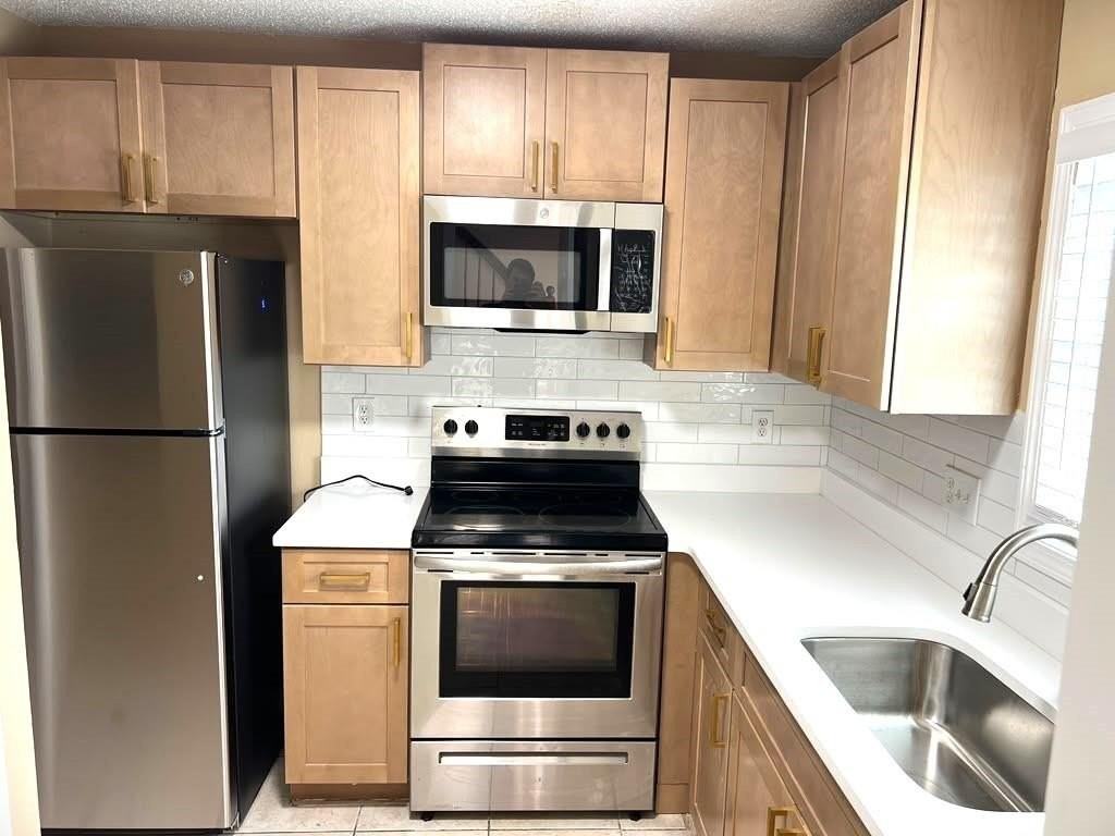 872 Baltimore Pl Sw - Photo 2 of 20