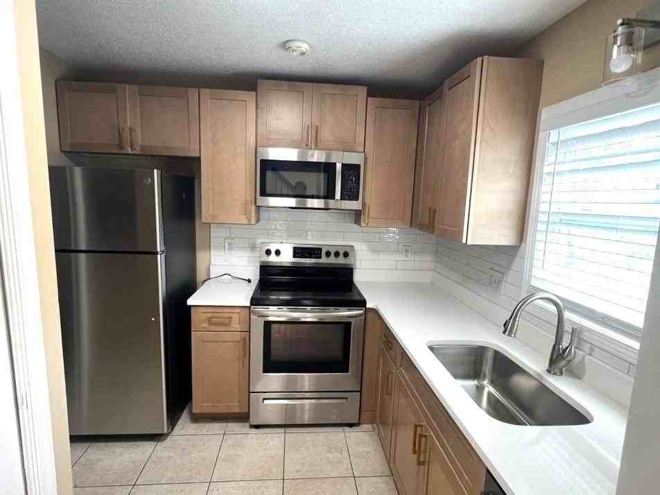 872 Baltimore Pl Sw - Photo 3 of 20