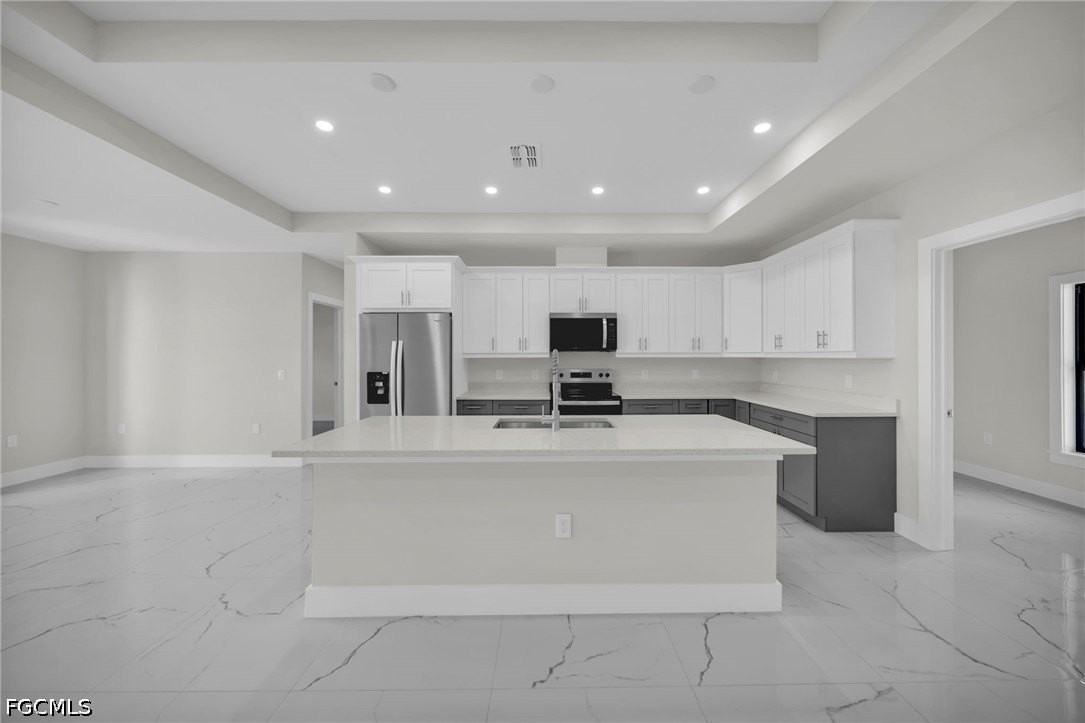636 Ladd St - Photo 2 of 25