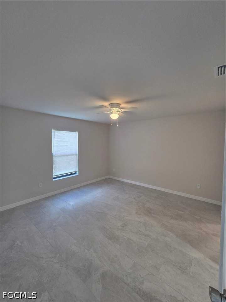 1418 Se 1st Pl - Photo 7 of 10