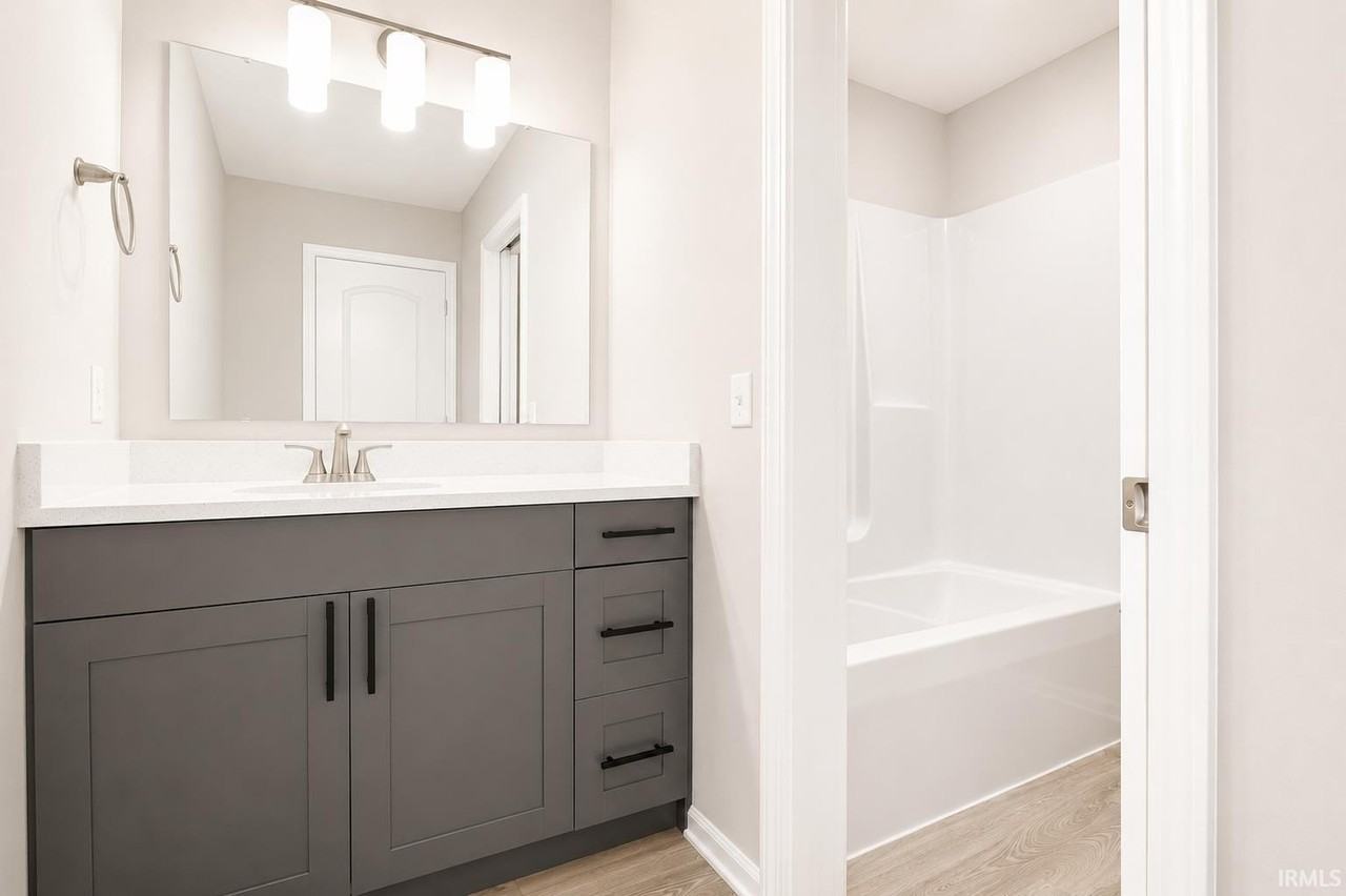 3561 Canal Square Dr - Photo 3 of 35
