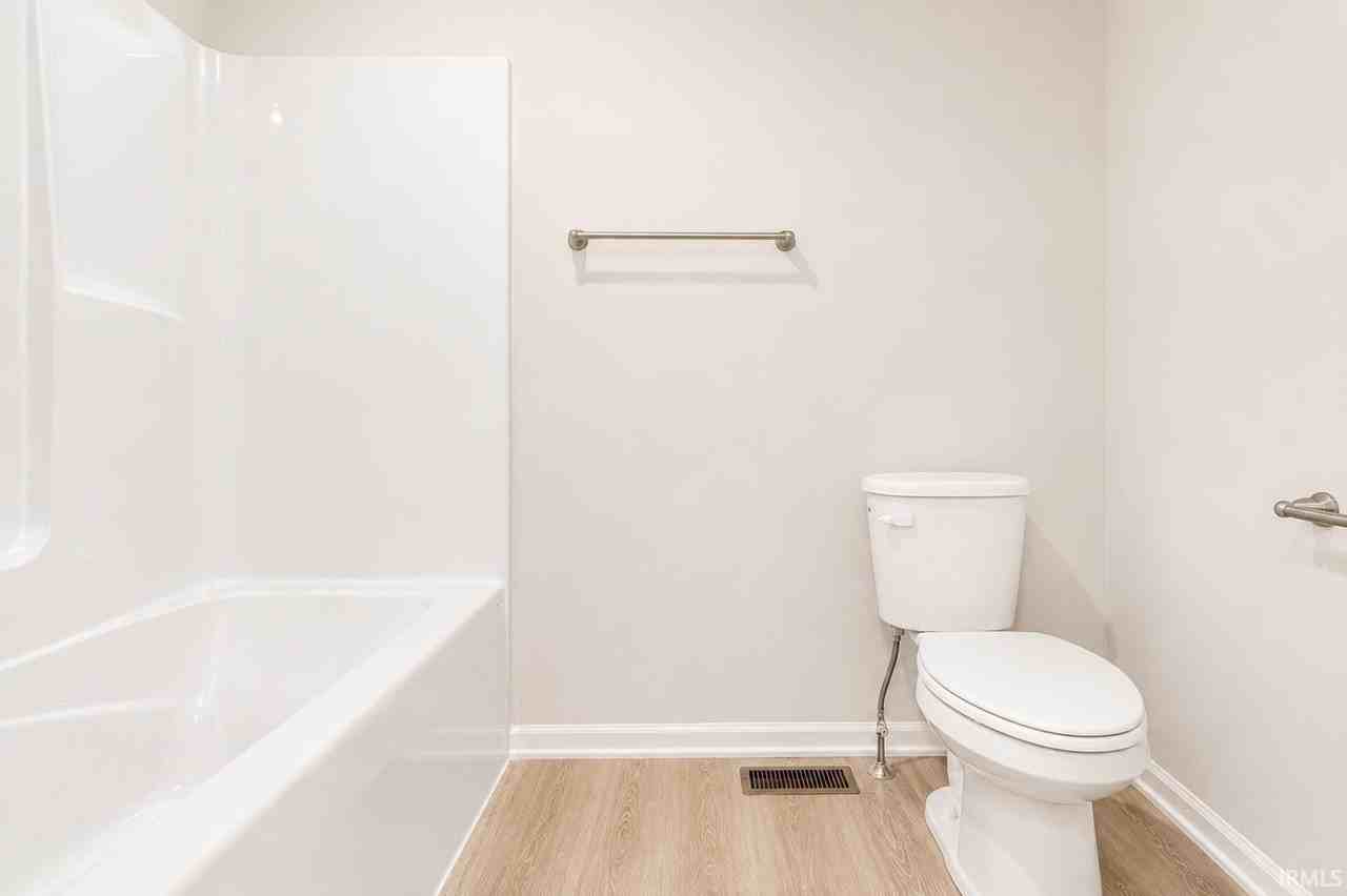3561 Canal Square Dr - Photo 4 of 35