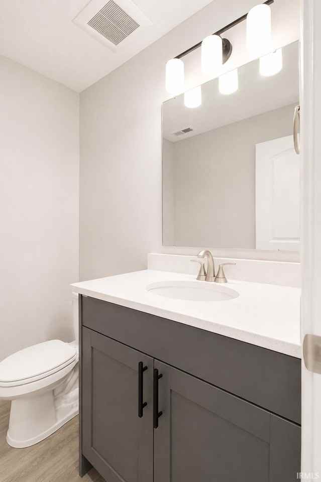 3561 Canal Square Dr - Photo 5 of 35