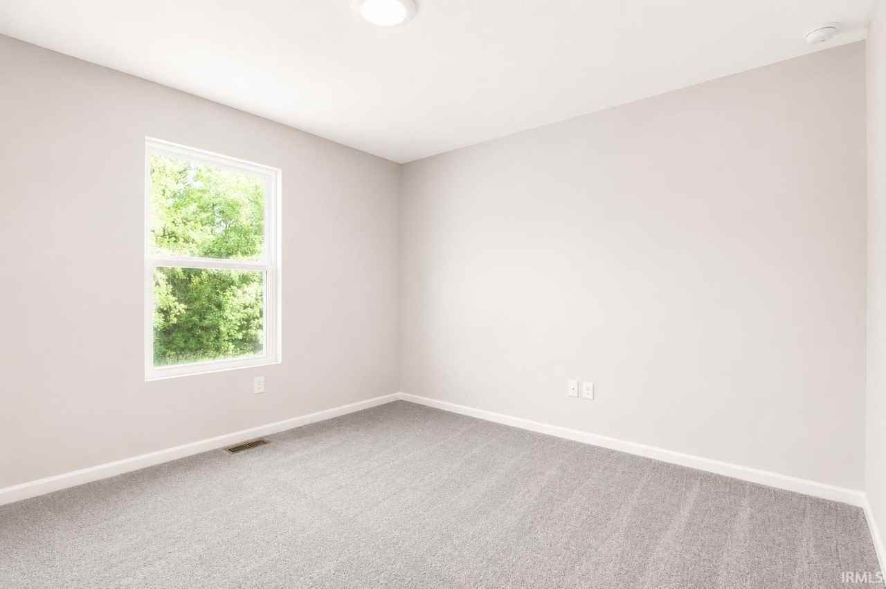 3561 Canal Square Dr - Photo 6 of 35