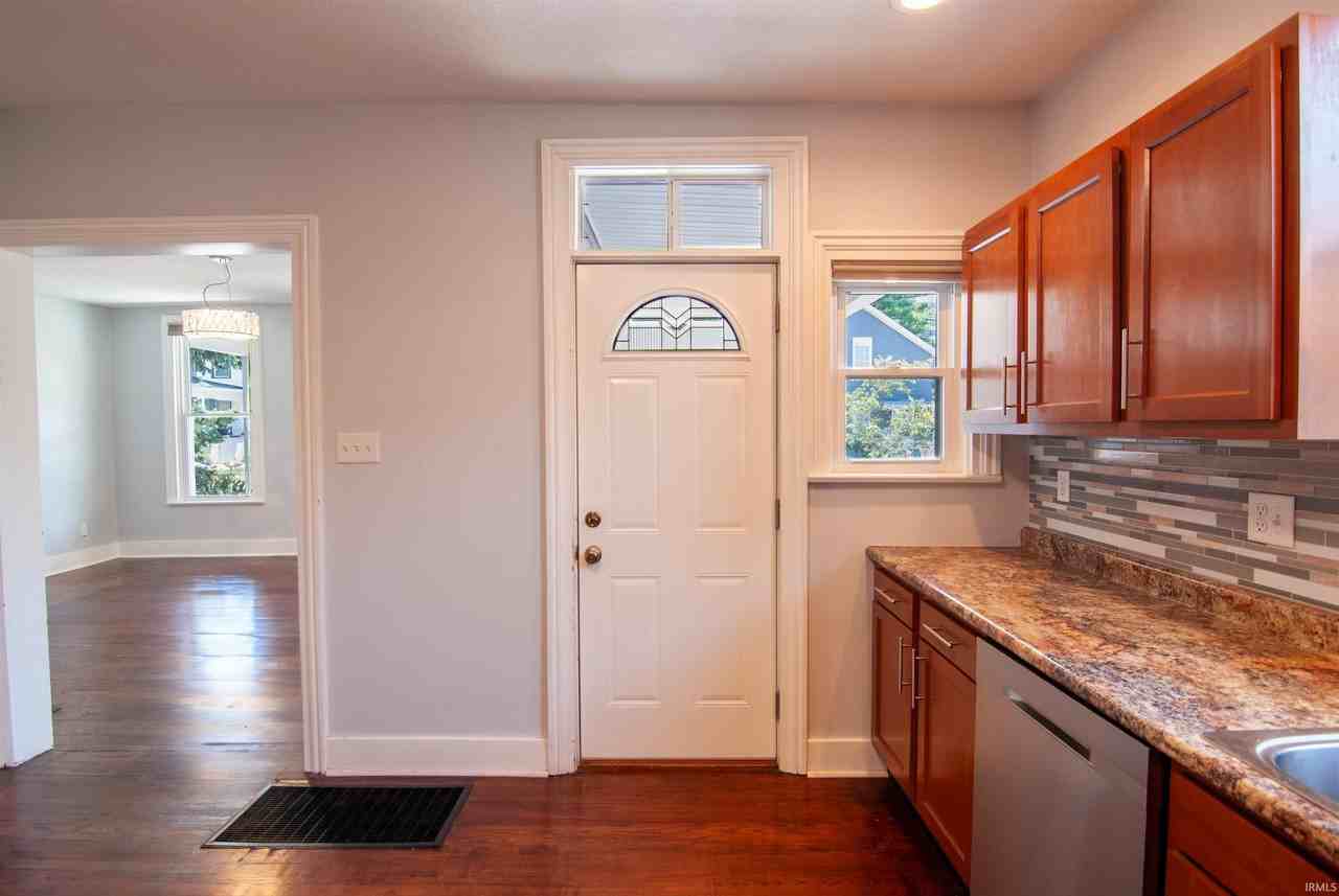 612 Lavina St - Photo 5 of 36