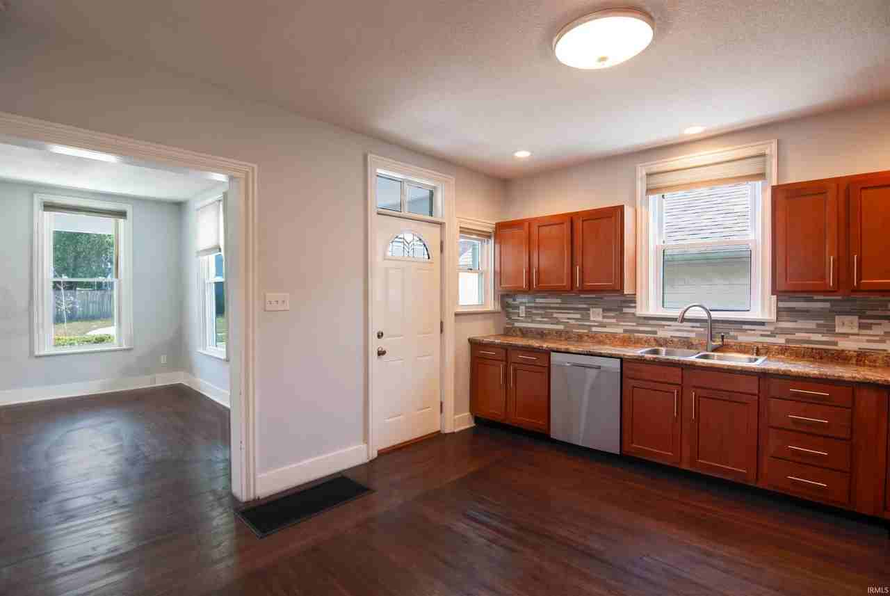 612 Lavina St - Photo 7 of 36