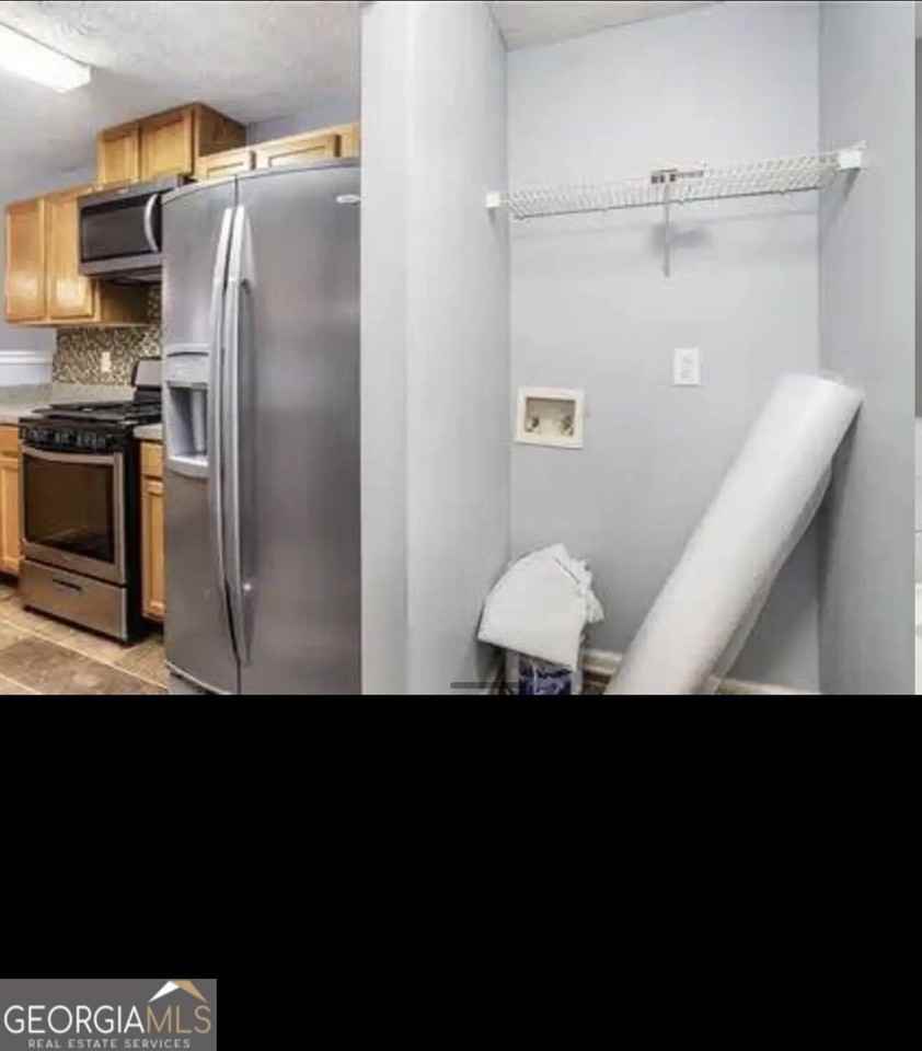 5563 Windfall Ln - Photo 6 of 19