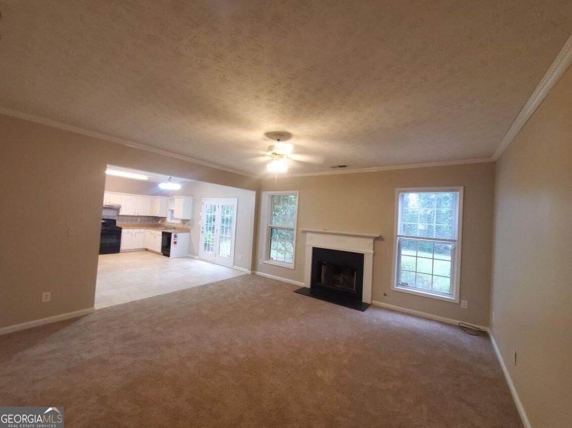 1031 Maple Leaf Dr - Photo 4 of 20
