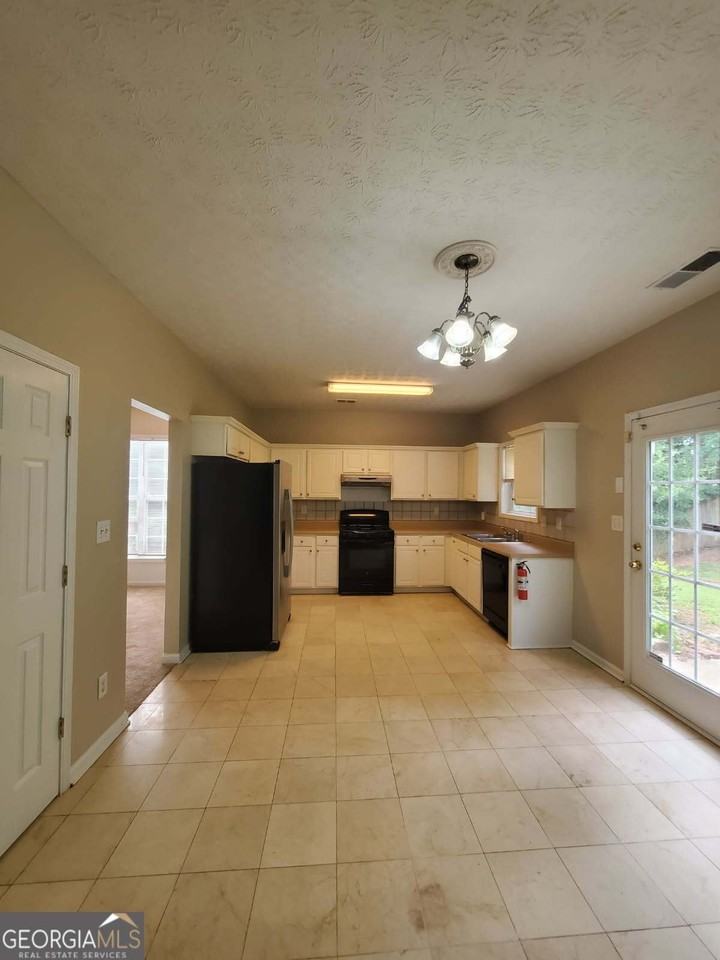 1031 Maple Leaf Dr - Photo 7 of 20