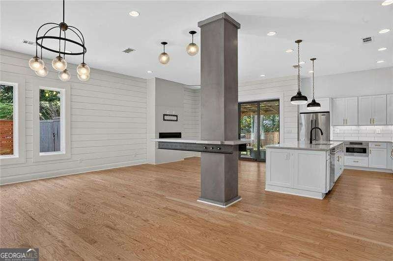244 Locust St Ne #B - Photo 3 of 42