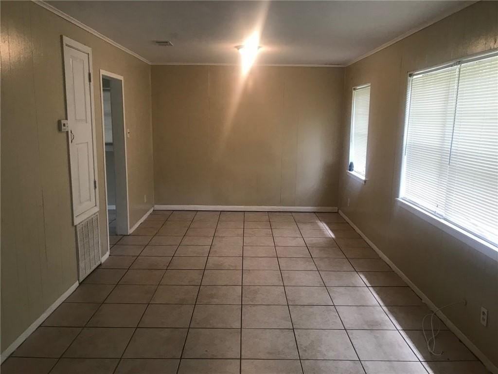 1622 Bryan Ave - Photo 4 of 9