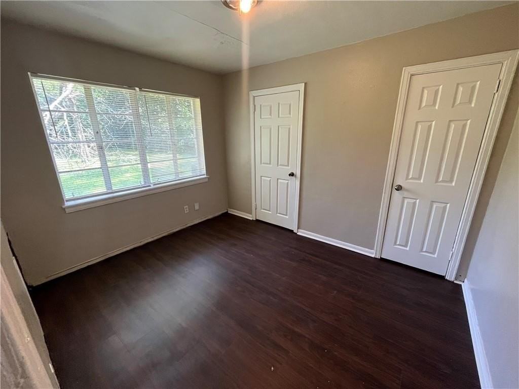 1622 Bryan Ave - Photo 5 of 9