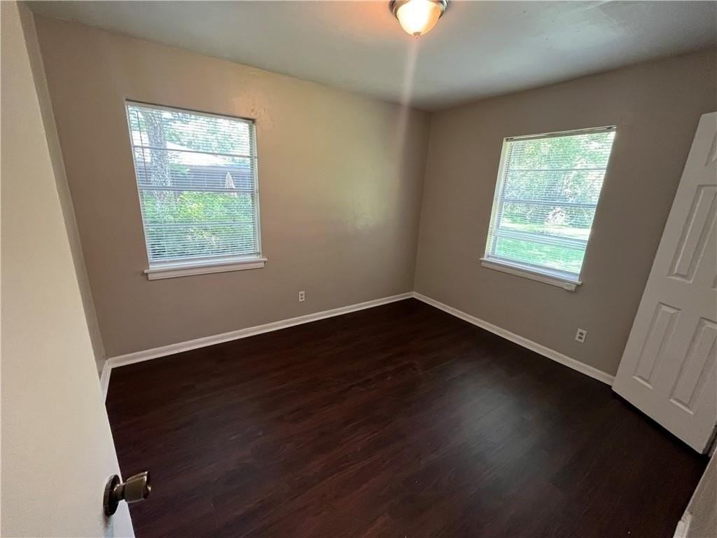 1622 Bryan Ave - Photo 6 of 9