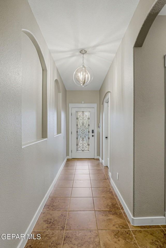 14305 S Cave Ave - Photo 2 of 39