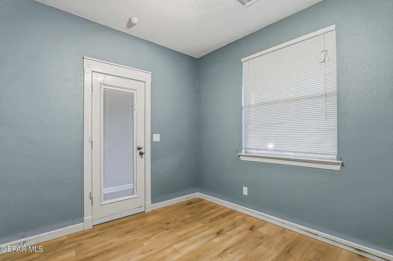 14305 S Cave Ave - Photo 4 of 39