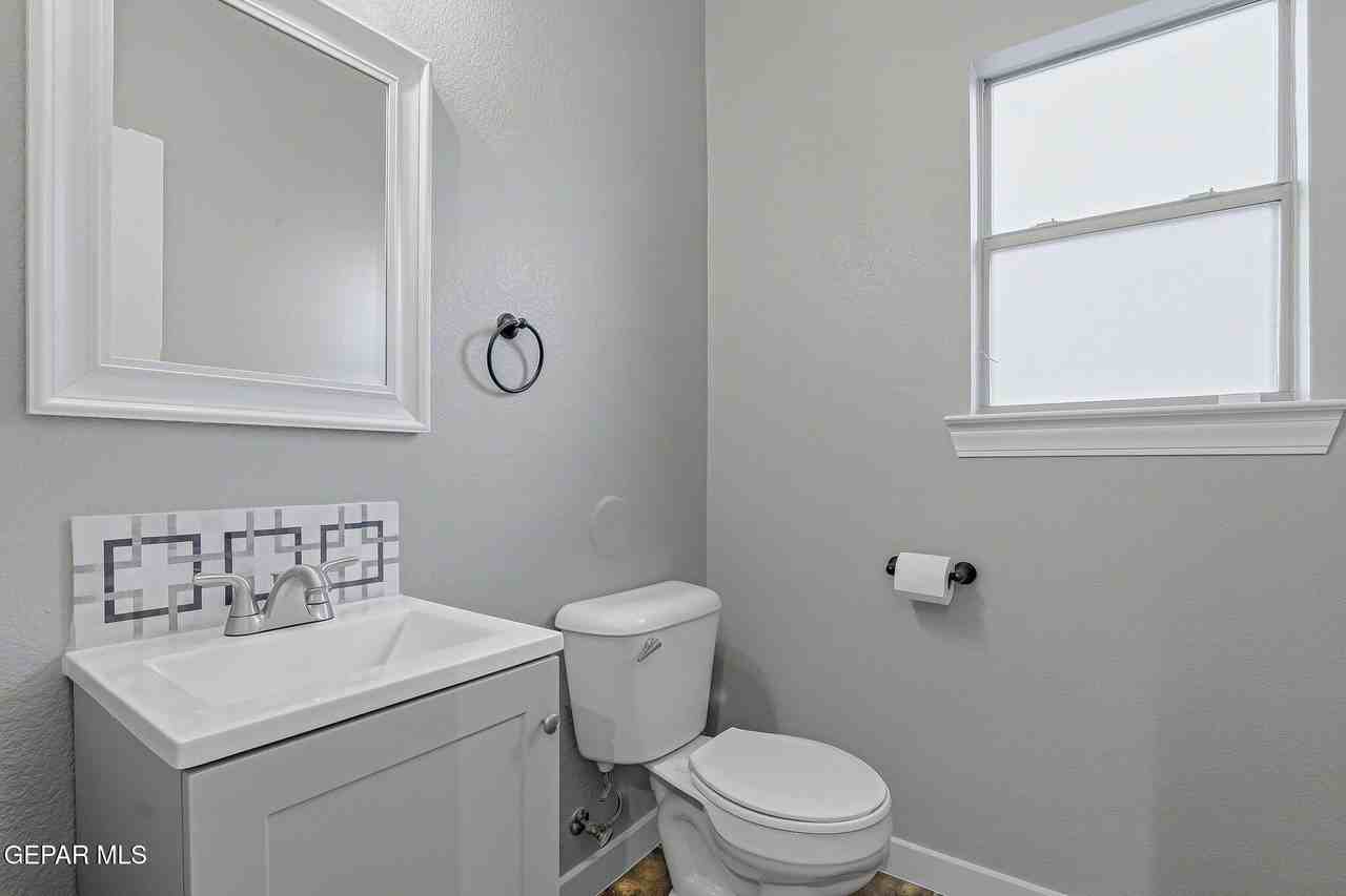14305 S Cave Ave - Photo 5 of 39