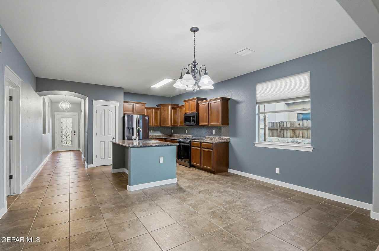 14305 S Cave Ave - Photo 6 of 39