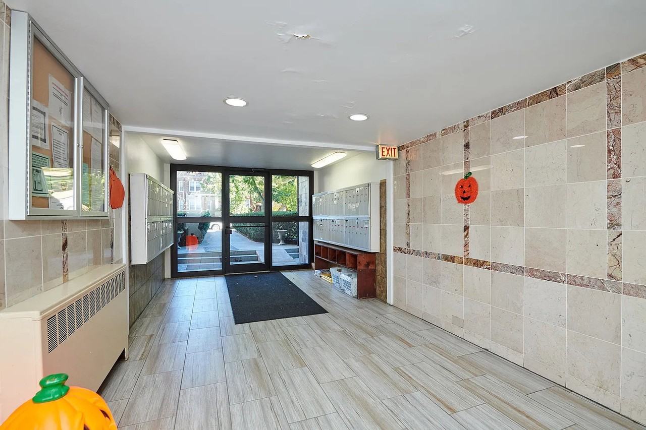2115 W Farwell Ave #202 - Photo 3 of 8