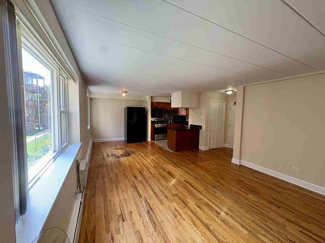 2115 W Farwell Ave #202 - Photo 4 of 8