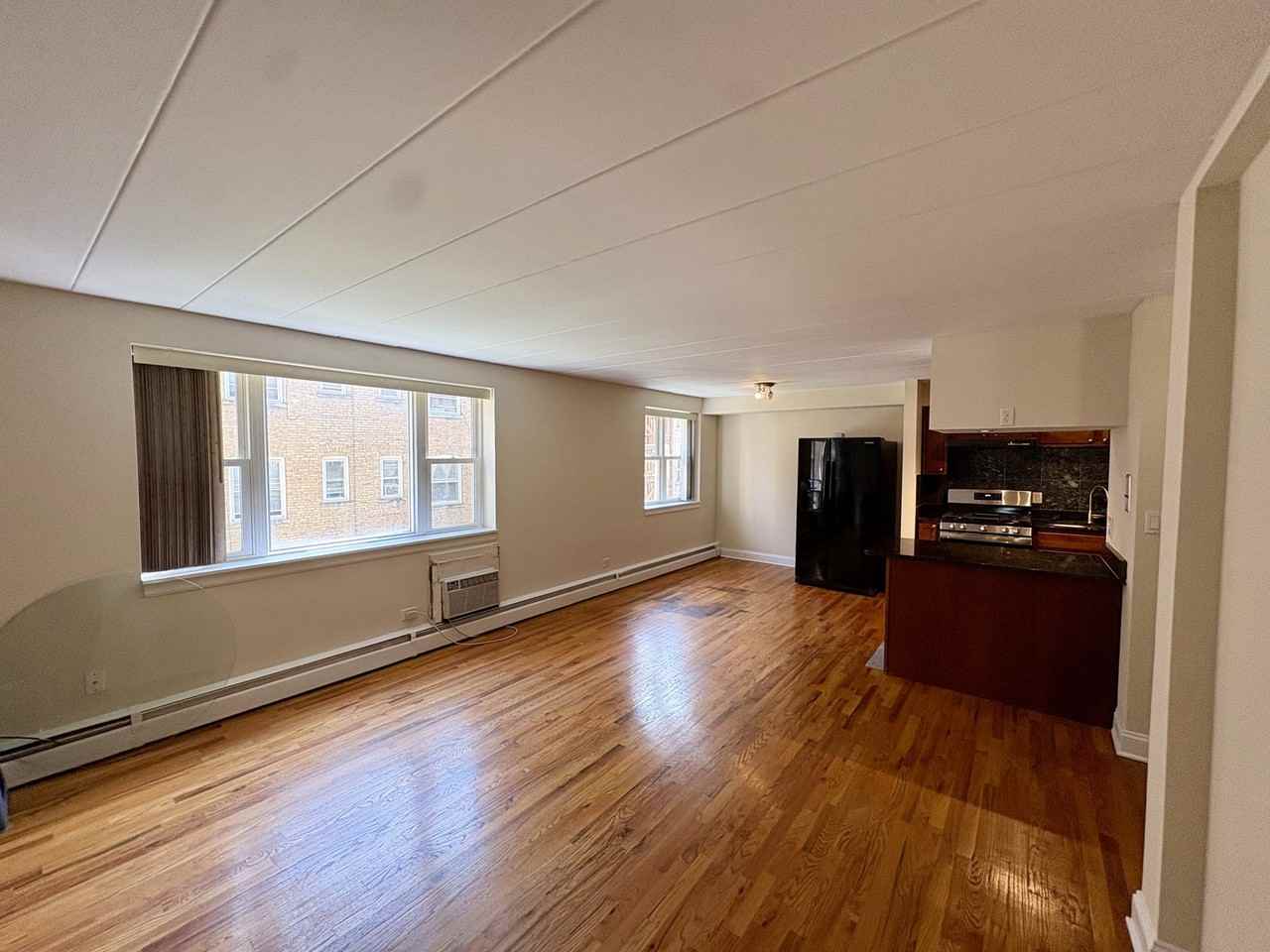2115 W Farwell Ave #202 - Photo 5 of 8