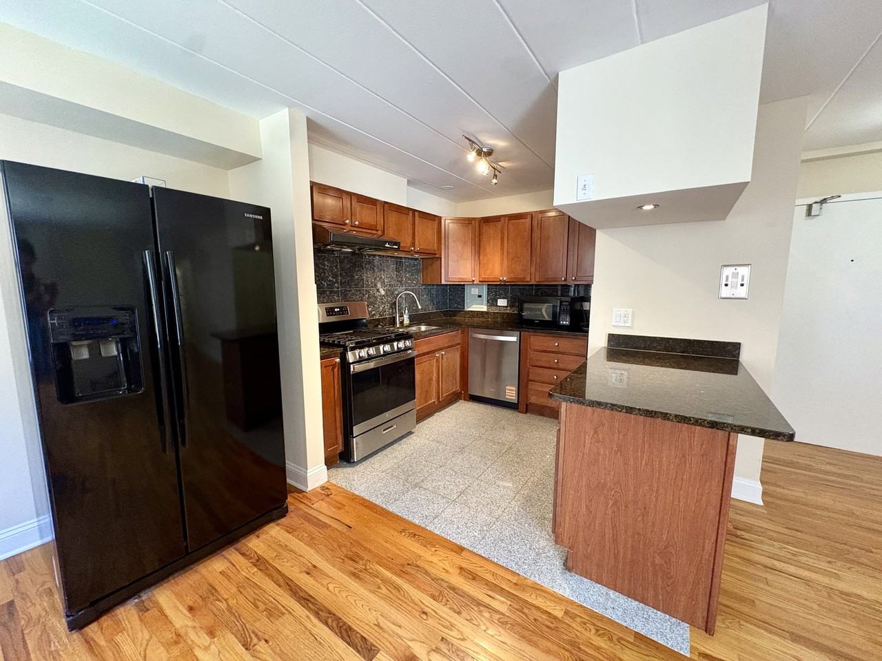 2115 W Farwell Ave #202 - Photo 6 of 8
