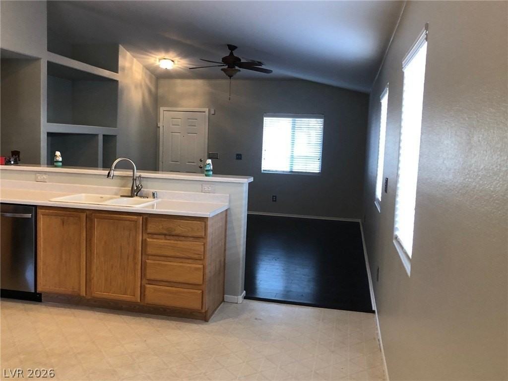 2837 Shayla Bay Ave - Photo 4 of 9