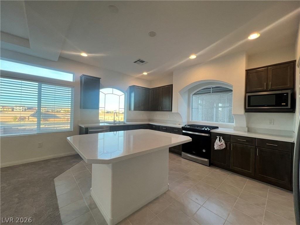 5872 Aurora Gold Ave - Photo 4 of 50