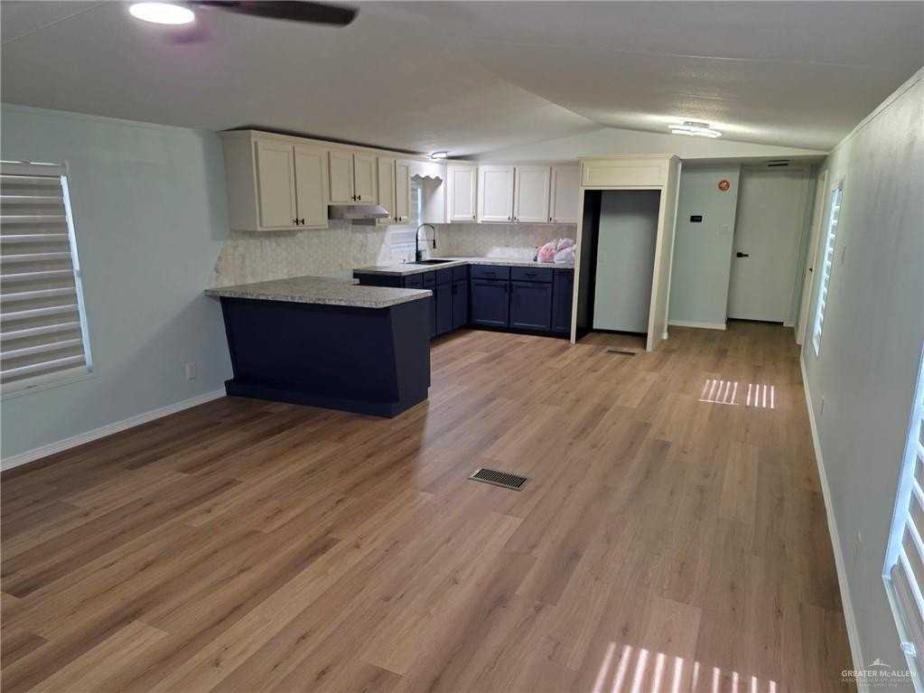 911 W 28th St - Photo 5 of 23