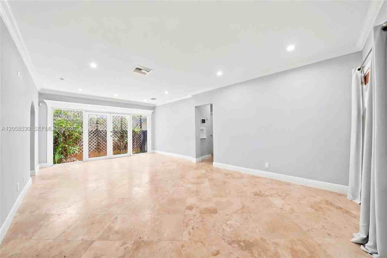 2302 Tequesta Ln - Photo 6 of 8