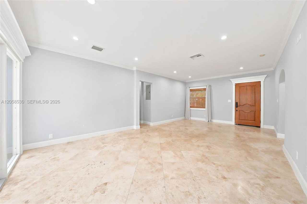 2302 Tequesta Ln - Photo 7 of 8
