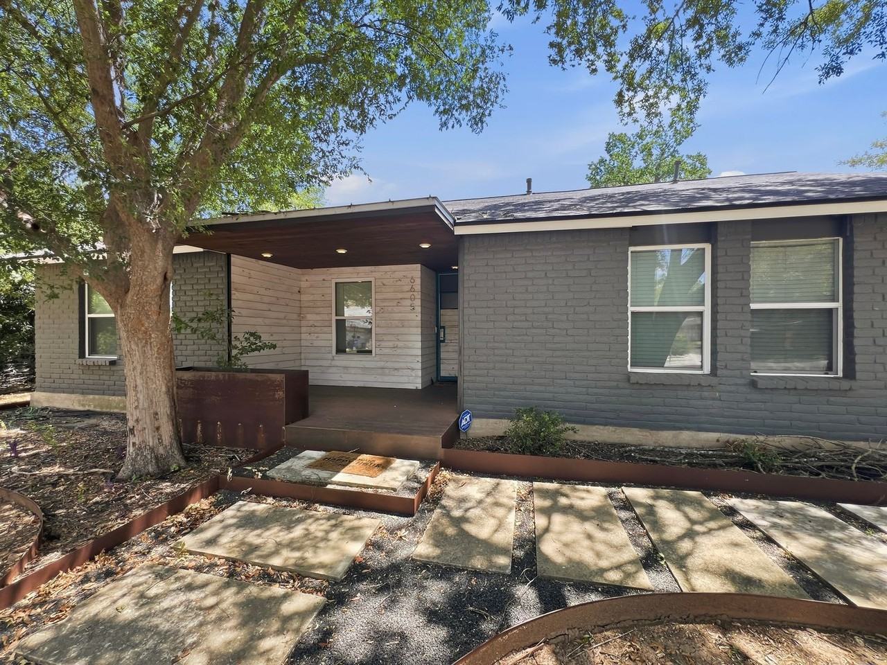 6605 Clubway Ln - Photo 3 of 27