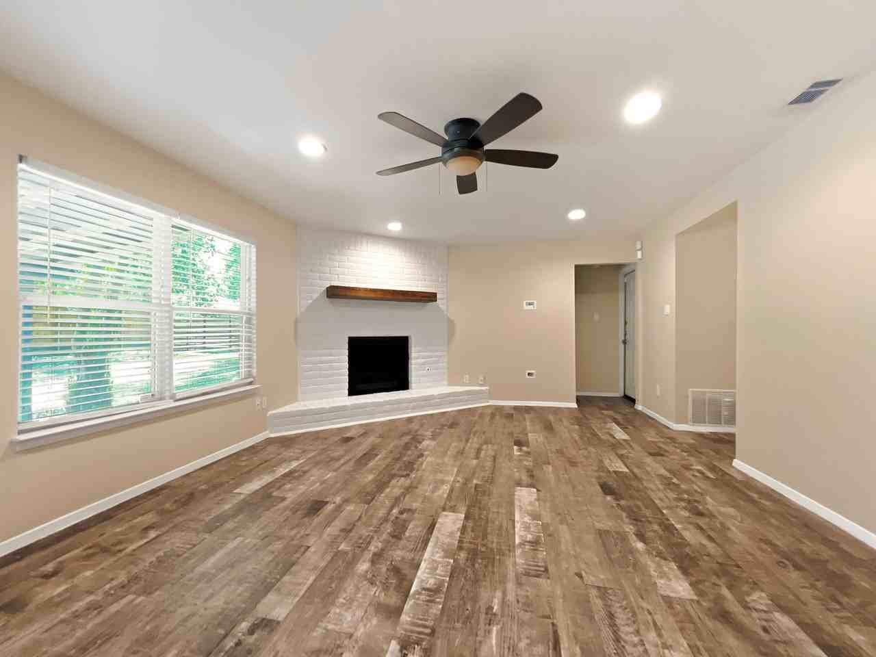 6605 Clubway Ln - Photo 5 of 27