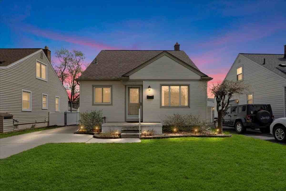 2236 Tyler Ave - Photo 2 of 34