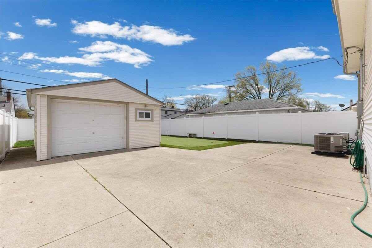 2236 Tyler Ave - Photo 4 of 34