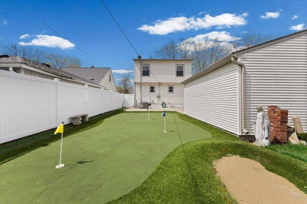 2236 Tyler Ave - Photo 6 of 34