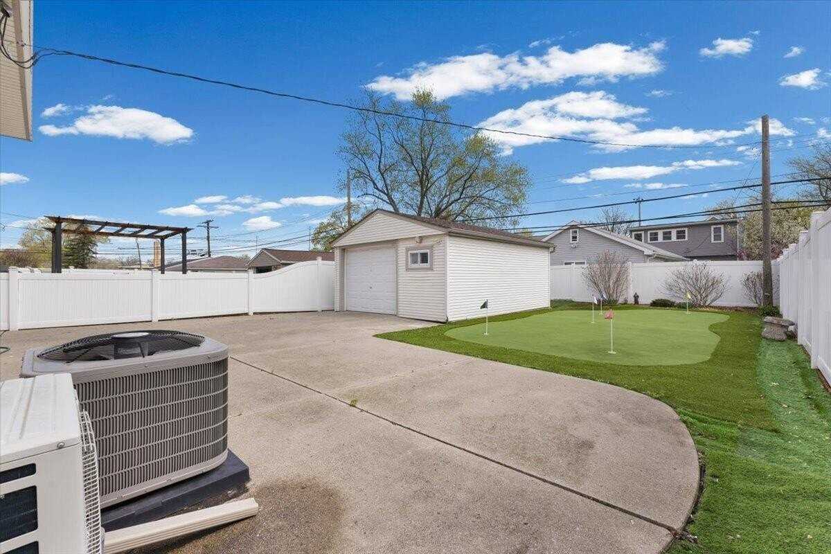 2236 Tyler Ave - Photo 7 of 34