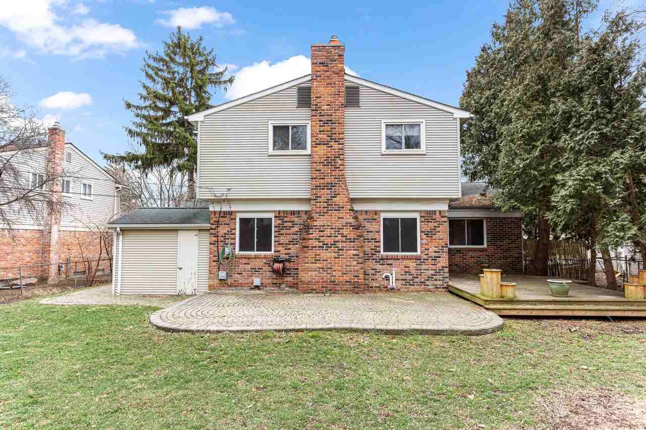 1698 Lexington St - Photo 4 of 37